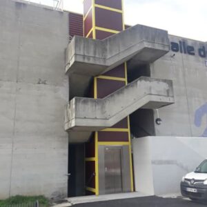 Installation d'un ascenseur dans le cadre des travaux de la mise en accessibilité du Gymnase des Alexis à Montélimar