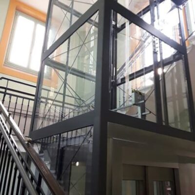 Implantation d’un ascenseur et sa structure auto-porteuse au sein d’un groupe scolaire à Lyon
