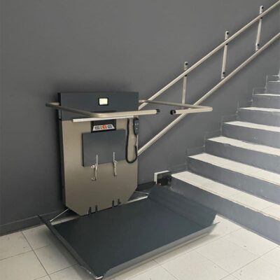 Plateforme inclinée Ganser au Domaine de Janus installée par COPAS Accessibilité